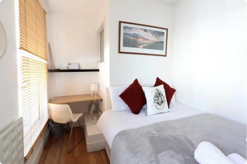 Lovely Private Bedrooms in Euston, Central London Room Type - Double Room