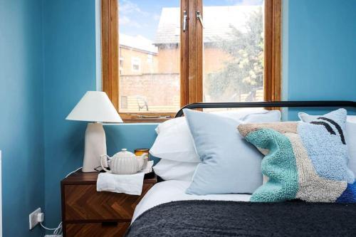 Classy&Stylish 2 bed flat near Camden - Tap to explore photos