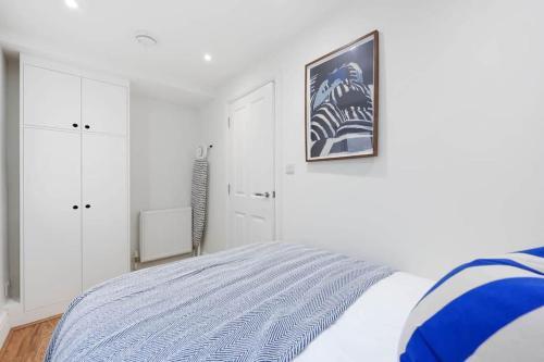 Classy&Stylish 2 bed flat near Camden - Tap to explore photos