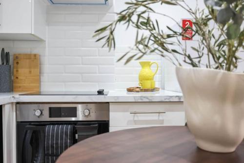 Classy&Stylish 2 bed flat near Camden - Tap to explore photos