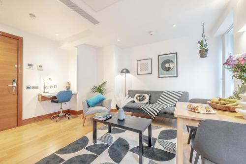 Kula London Tower Hill Room Type - Superior One-Bedroom Apartment