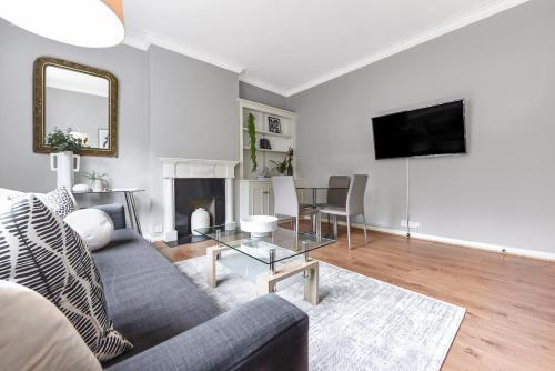 2 Bed Apartment- Mayfair 4 - Tap to explore photos