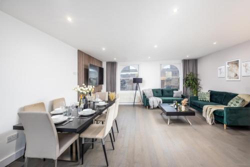Luxury 2 Bedroom Apartment next to Angel - Tap to explore photos