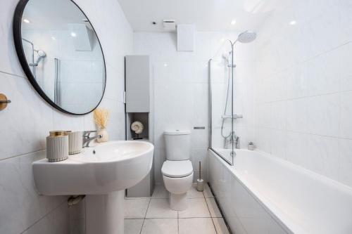 Luxury 2 Bedroom Apartment next to Angel - Tap to explore photos
