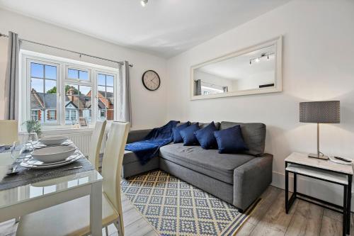 Host & Stay - York Road Apartment - Tap to explore photos