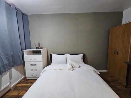 Spitalfields Rooms - Tap to explore photos