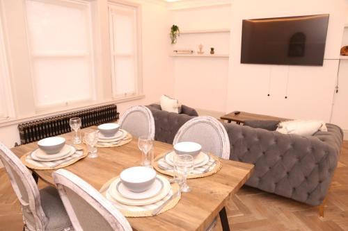 Star London Edgware Road 2-Bed Haven - Tap to explore photos