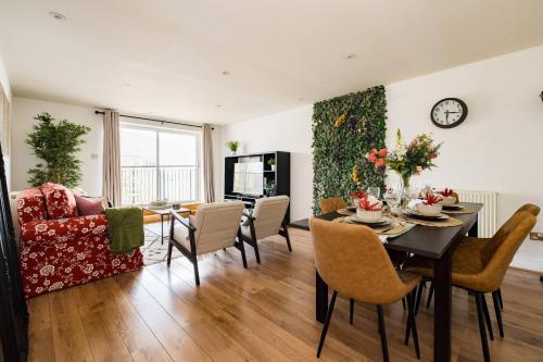 Wild Roses Service Apartments - East India - Tap to explore photos