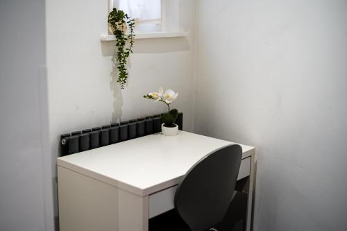 Stylish 2 bedroom apartment in Shoreditch - London - Tap to explore photos