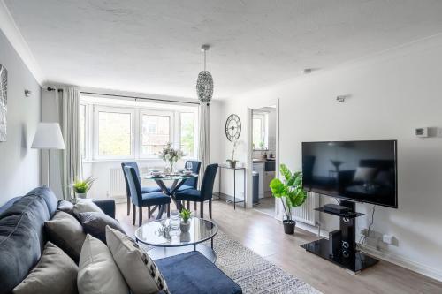 Centrally located Islington - Tap to explore photos