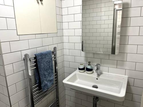 Stunning 2 bedroom Apartment in Marylebone High St - Tap to explore photos