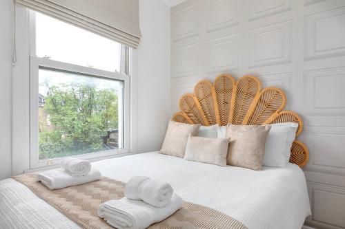 Cosy Apartment in Queens Park - Tap to explore photos