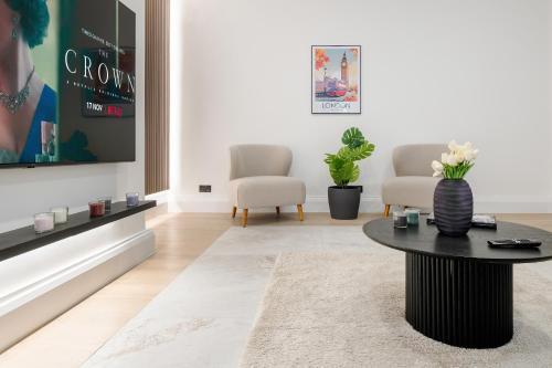 Luxury 2 Bedrooms Apartment in South Kensington - Tap to explore photos