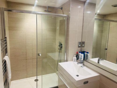 MK London Central & Cosy Studio Apartments - Tap to explore photos