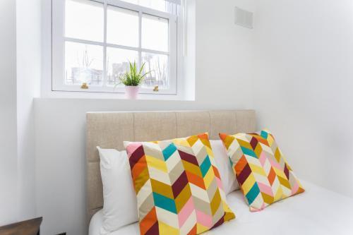 City Centre One Bedroom Apartment Next to Station, Newly Renovated - Tap to explore photos