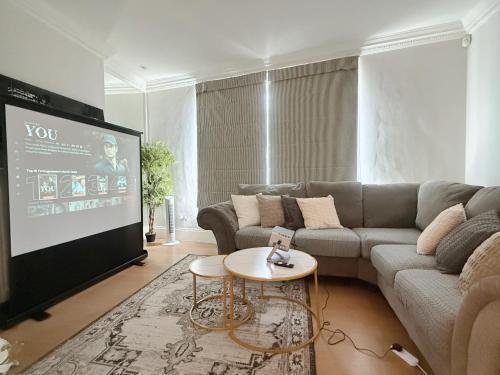 Spacious and cosy 3BRs 5F House in Heart of London - Tap to explore photos