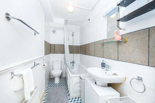 Central 1BR, 4min Vauxhall & Oval, 30min Big Ben - Tap to explore photos