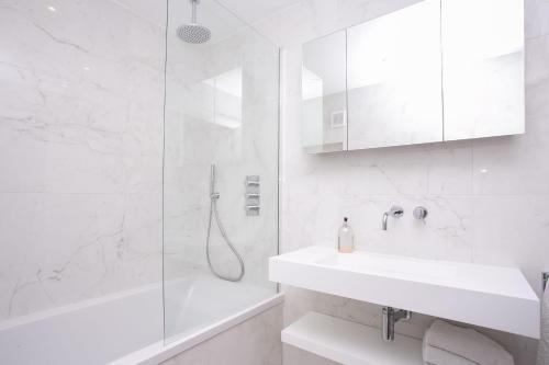 Luxurious Earls Court - Kensington and Chelsea Gem - Tap to explore photos