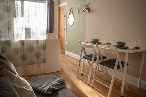 Chic Studio Near Wembley Stadium - Tap to explore photos