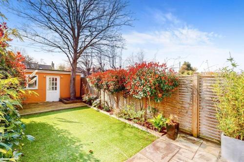 Cosy 2Bed garden flat in Wimbledon near the tube - Tap to explore photos