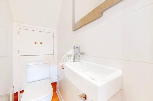 Cosy 2Bed garden flat in Wimbledon near the tube - Tap to explore photos