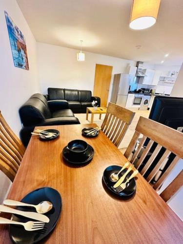Stylish Central Apartment 2mins from major station - Tap to explore photos