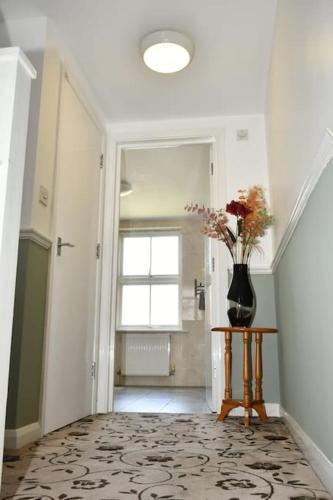 Stylish Luxury Flat In Central London - Tap to explore photos