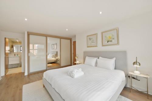 Flat 315, 33 Birtton Street - Tap to explore photos