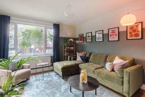 The Clissold, Two Bedroom Apartment N5 - Tap to explore photos