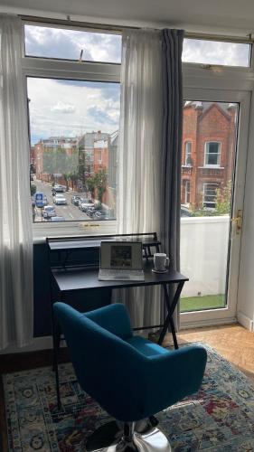 Chic Flat in London SW6 - Tap to explore photos