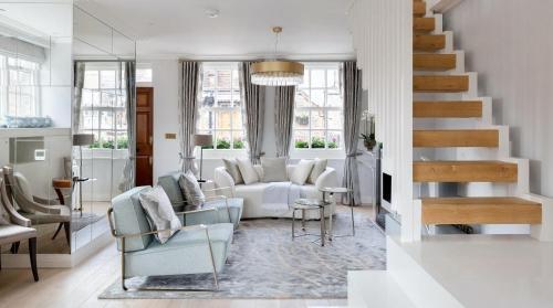 Pocket Full of Pearls 1 Bedroom Duplex Penthouse - Tap to explore photos