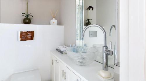 Pocket Full of Pearls 1 Bedroom Duplex Penthouse - Tap to explore photos