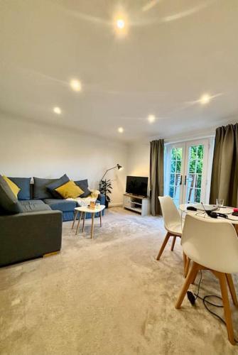 Cozy 1-Bedroom in Turnham Green - Tap to explore photos
