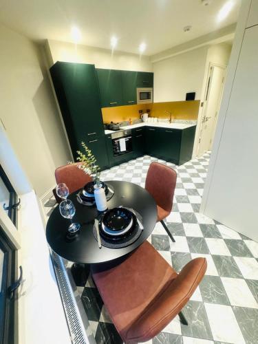 Luxury Central London flats, best location in town - Tap to explore photos