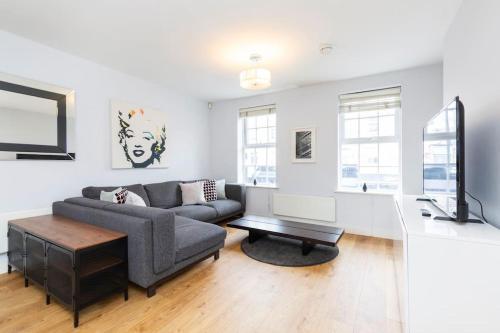 Luxury Central Camden apartment - Tap to explore photos