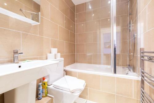 Luxury Central Camden apartment - Tap to explore photos