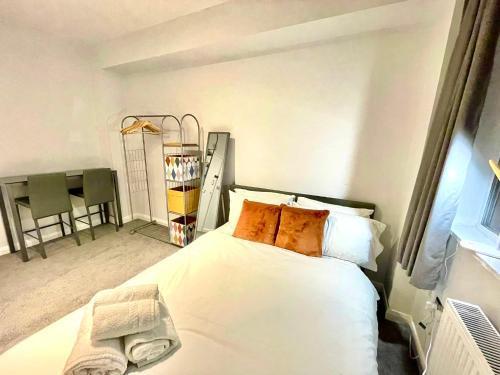 Modern studio, Prime location, Stunning city view - Tap to explore photos