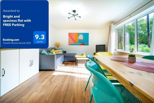 Bright and spacious flat with FREE Parking - Tap to explore photos