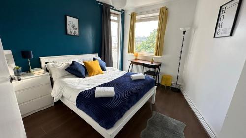 Modern 3 Bedroom Flat In Camden - Tap to explore photos