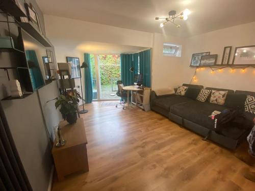 London City Retreat Escape in Oval - Elephant & Castle - Tap to explore photos