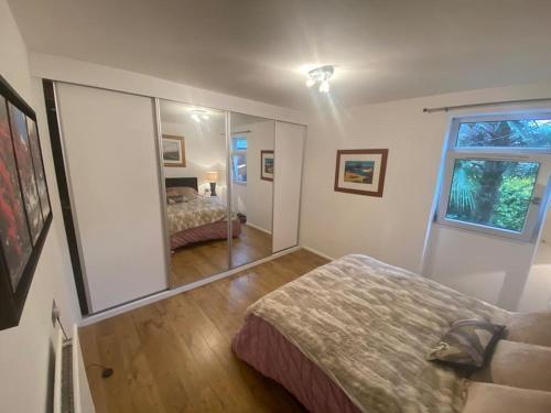 London City Retreat Escape in Oval - Elephant & Castle - Tap to explore photos