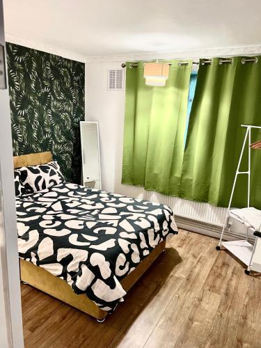 Private double room in the center of london - Tap to explore photos