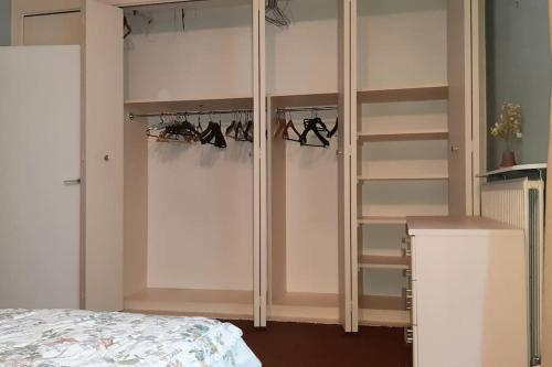 Bloomsbury 2 room flat - Tap to explore photos