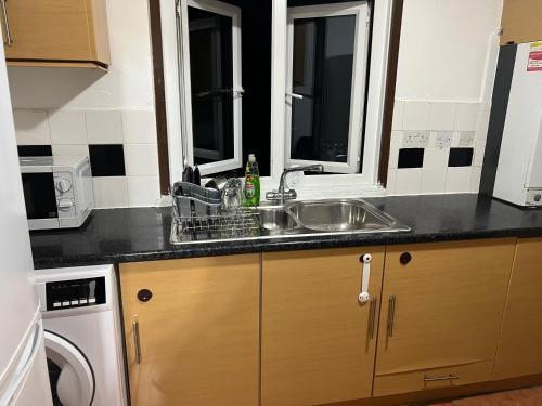 Cosy 2 bedroom flat - Tap to explore photos