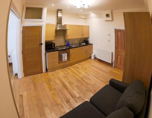 Lovely&Bright Studio Flat Close to Central London - Tap to explore photos