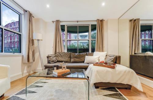 Prime Central flat at Marylebone - Tap to explore photos