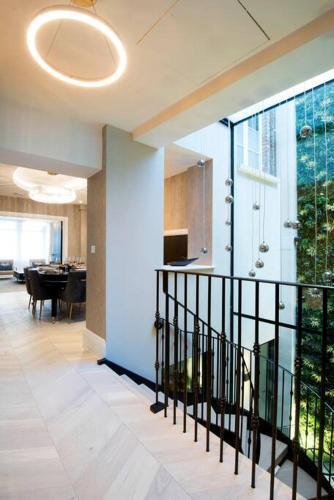 New, luxury 3 bed duplex in Covent Garden - Tap to explore photos