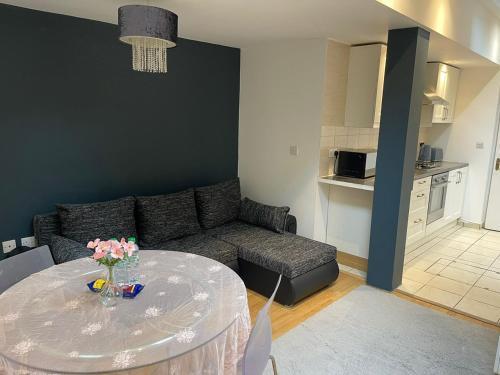Lovely Flat in Camden - Tap to explore photos