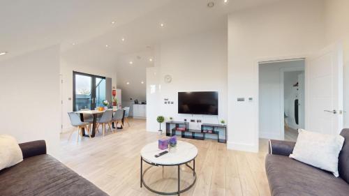 Penthouse Style Apartment - Tap to explore photos