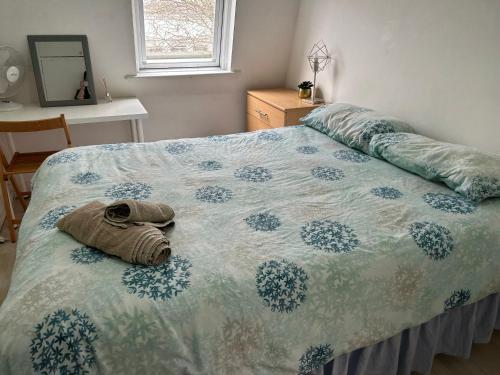 Redecorated Double room with shared bathroom -rm3 - Tap to explore photos